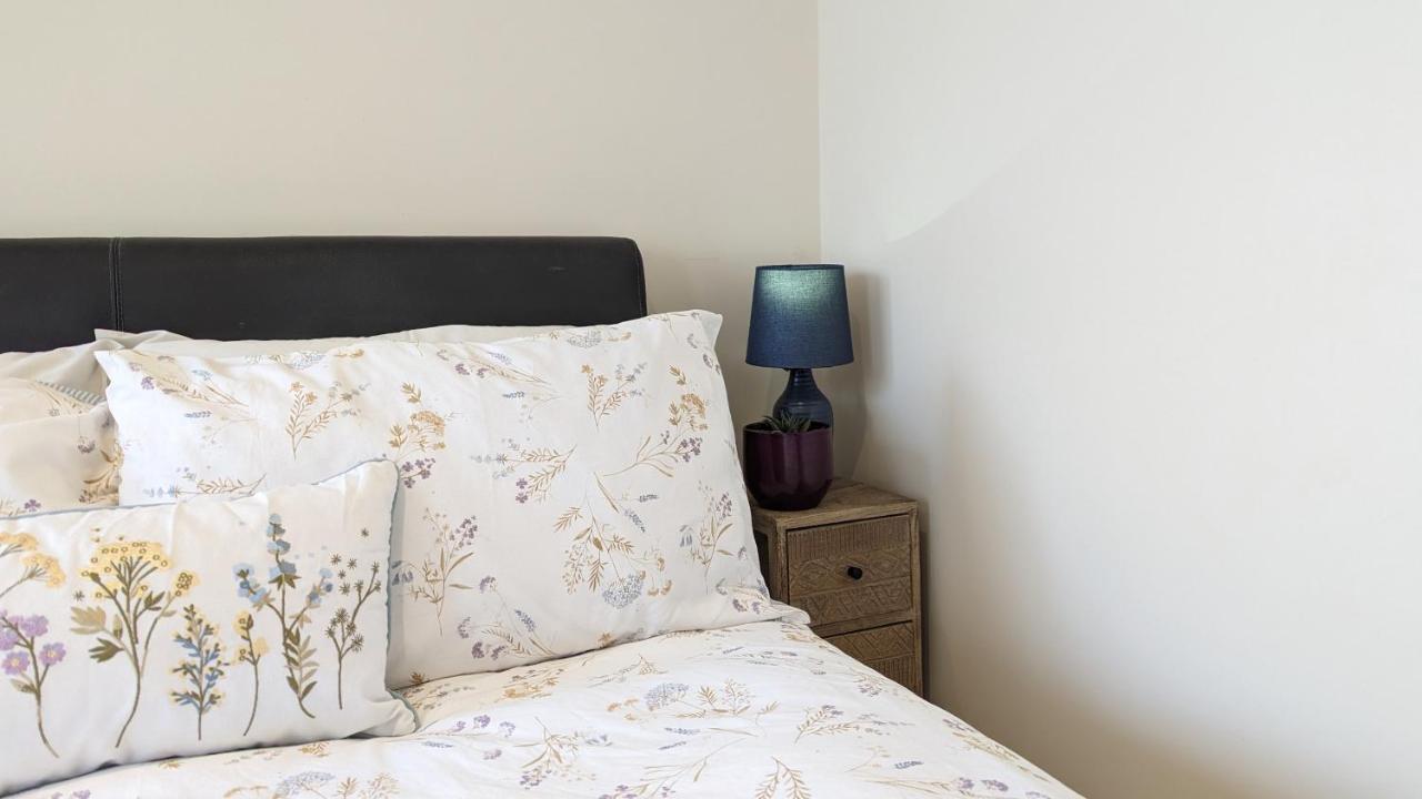 Meadow View Studio Apartamento Gillingham  Exterior foto